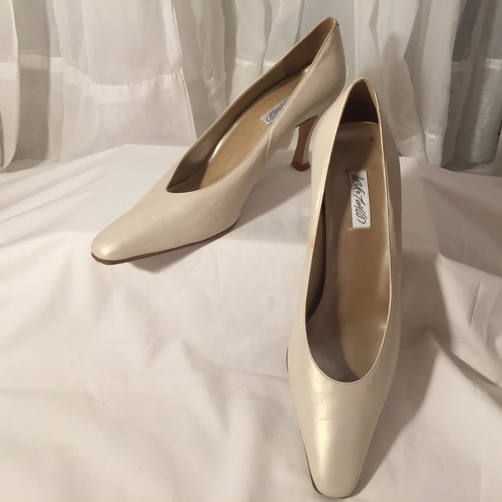 Lord and Taylor 3” Heel pumps White Leather Upper